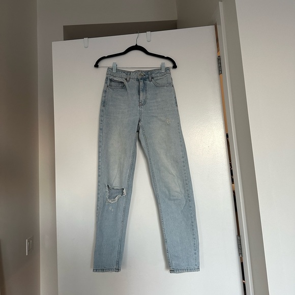 TopShop Moto Mom Jeans in Light Blue Denim - Picture 2 of 6